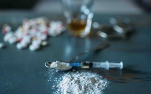A miséria da classe trabalhadora é o negócio multimilionário das drogas! Contra a legalização das drogas e a repressão policial!