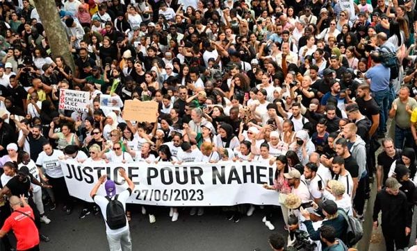 França: As ruas voltam a arder. Polícia assassina, abaixo Macron!