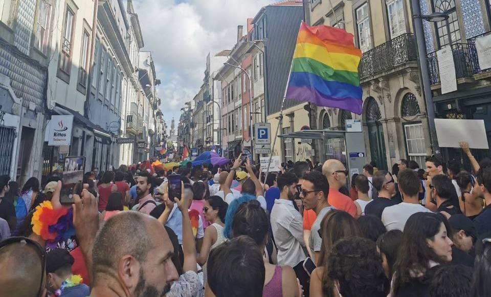 A juventude LGBTI+ responde aos ataques de Rui Moreira com a maior Marcha do Orgulho no Porto de sempre. A luta contra os reacionários faz-se nas ruas!