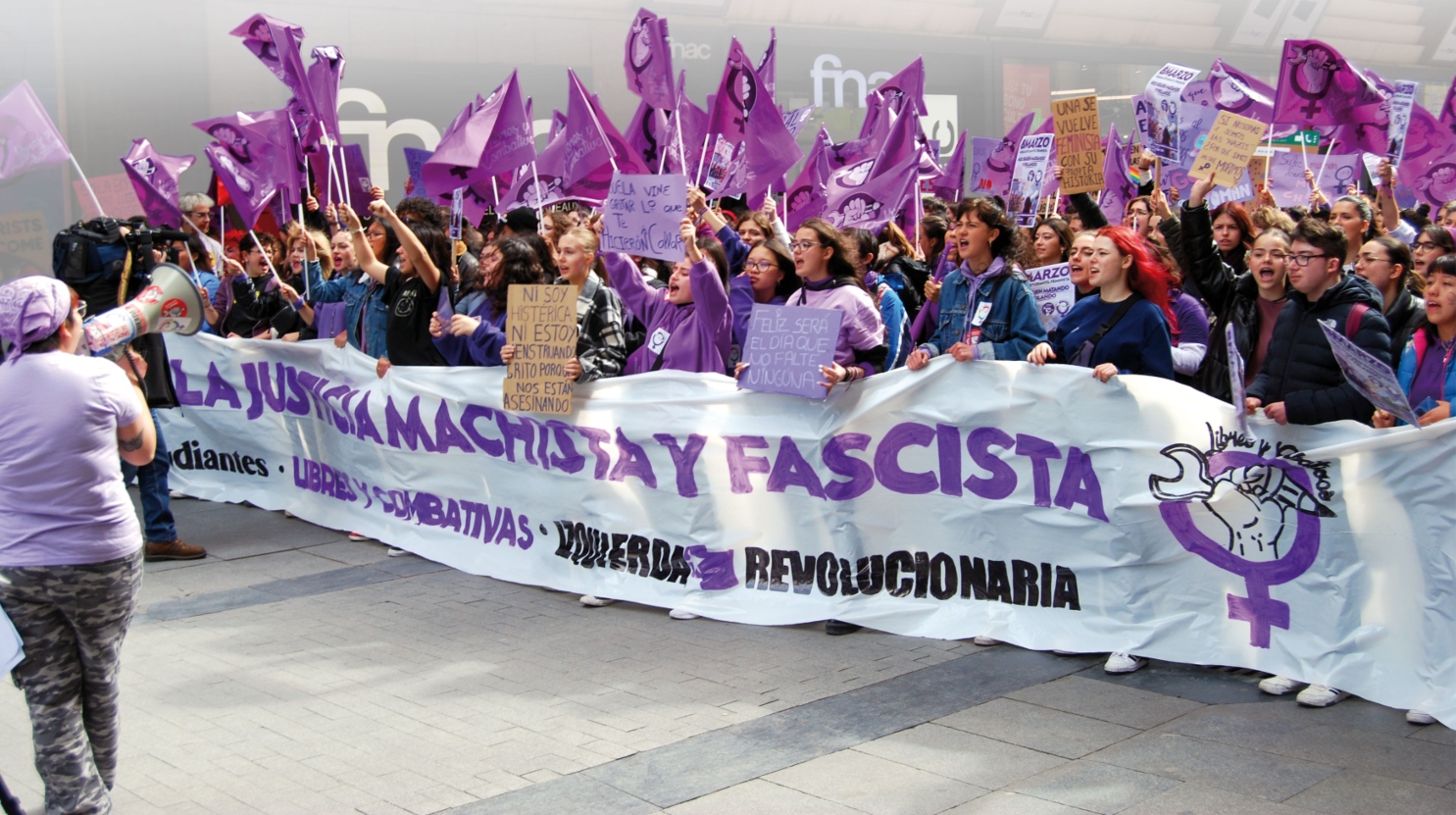 Contra a extrema-direita, nem um passo atrás! Por um mundo livre de opressão! Feminismo de classe e anticapitalista!